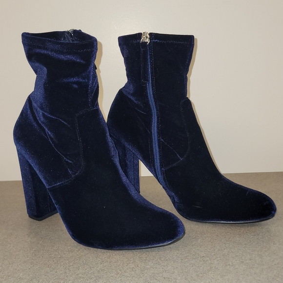 🦋Steve Madden Velvet Blue Ankle Boots🦋 - Picture 2 of 7
